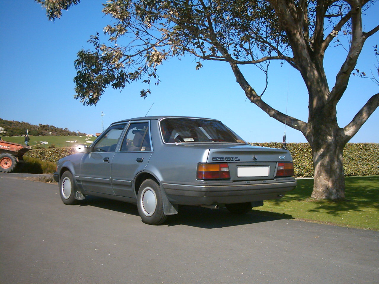 Ford_Orion_%C2%B484_rear.jpg