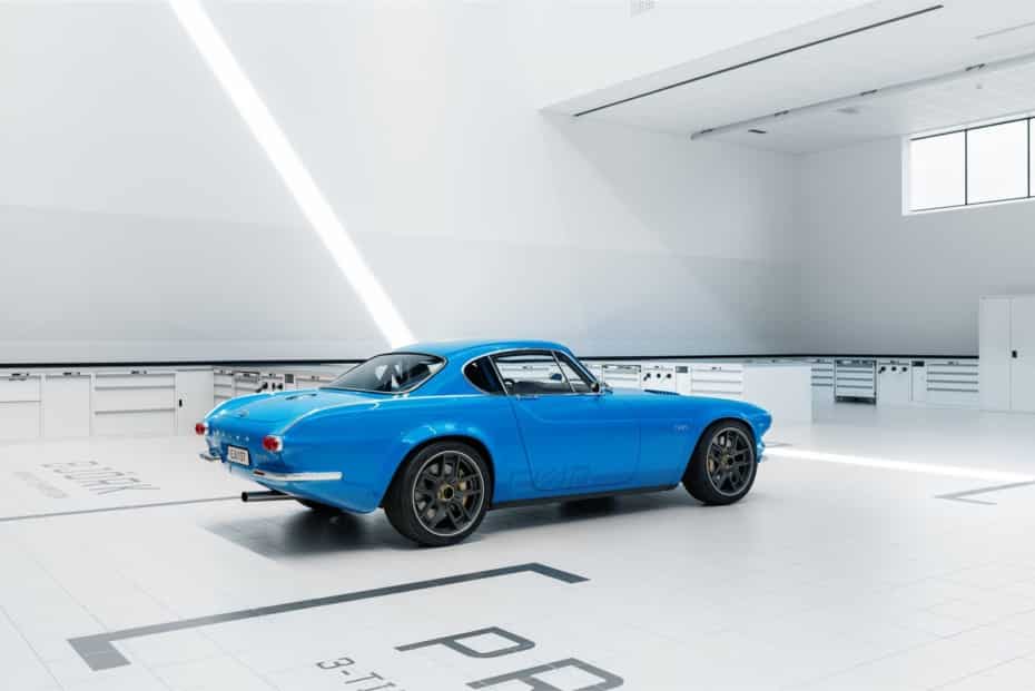 Volvo-P1800-cyan-racing-2020-12-930x621.jpg