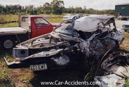 4-5-06_volvo_crash_b.jpg