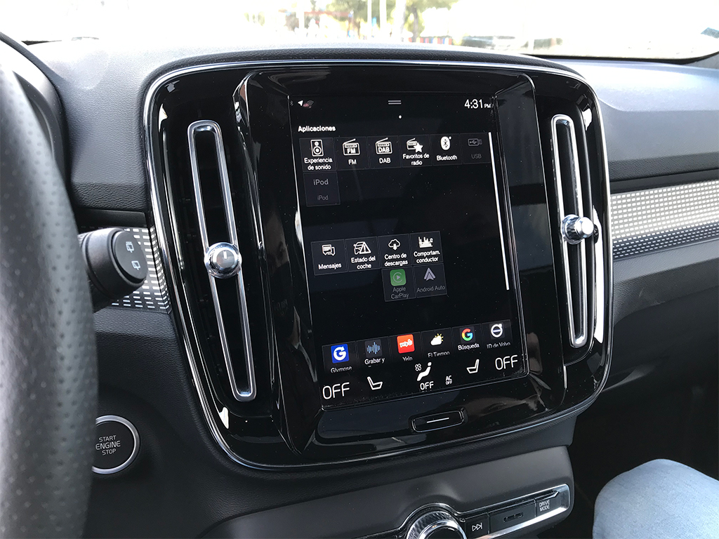 Volvo_XC40_T4Recharge_pantallamenu.jpg